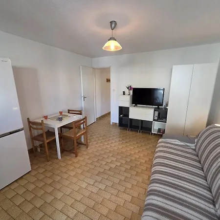 Genois Joli 2 Pieces 4 Pers Mt St Martin Proche Port Cap D'agde Agde